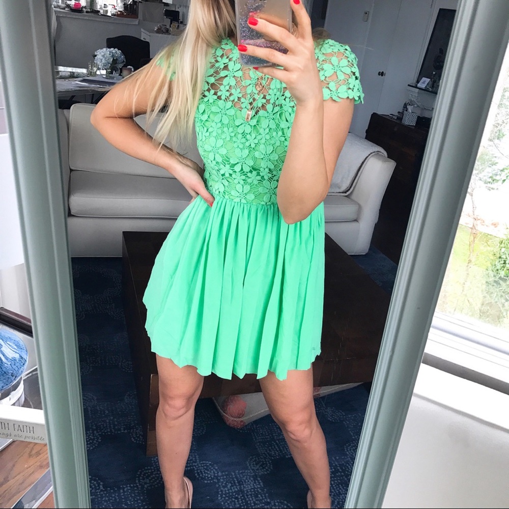 🆕 MINT GREEN PERFORATED FLIRTY MINI DRESS! - Picture 4 of 9